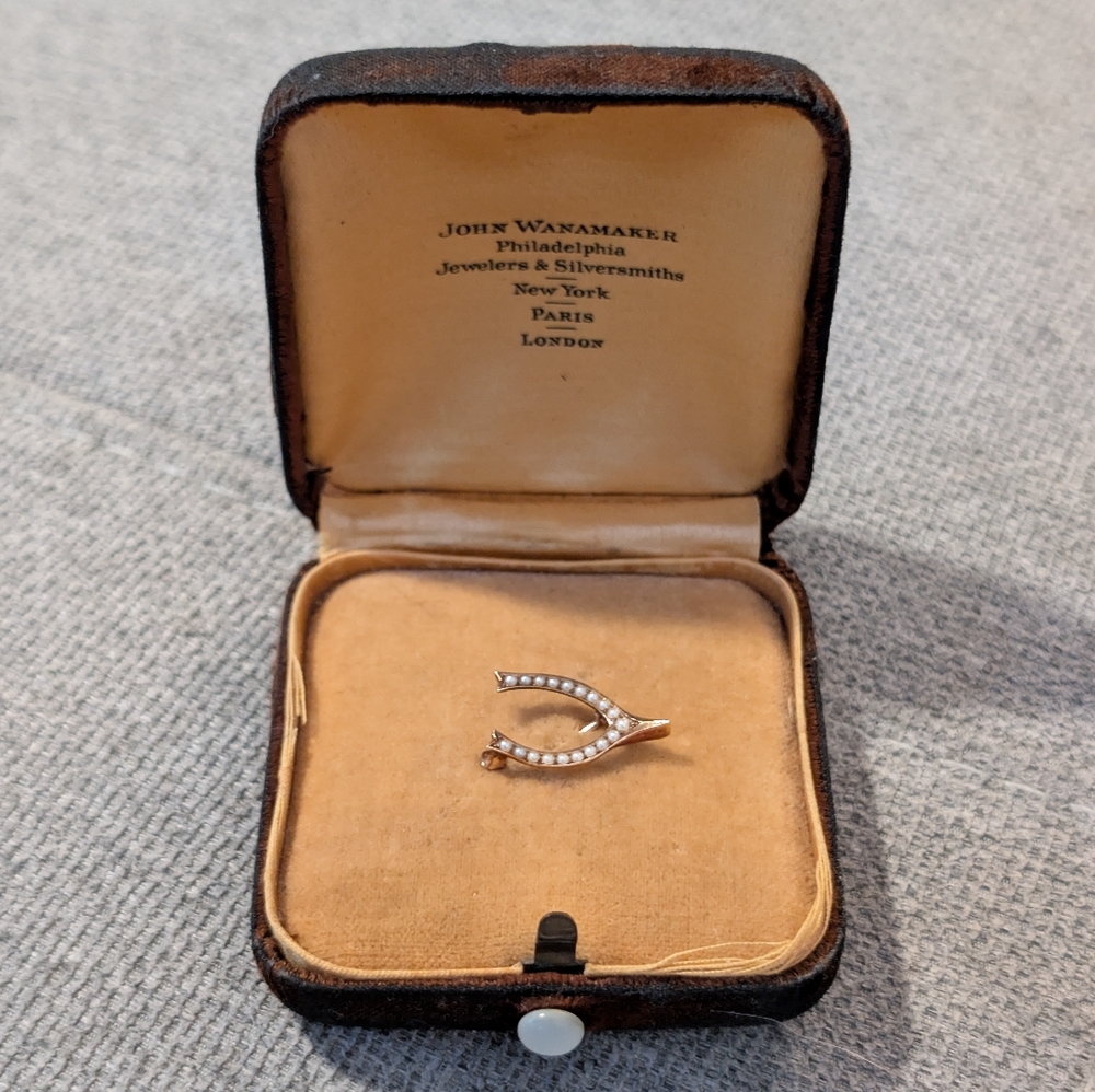 Sentimental Victorian wishbone Pearl Brooch 14kt